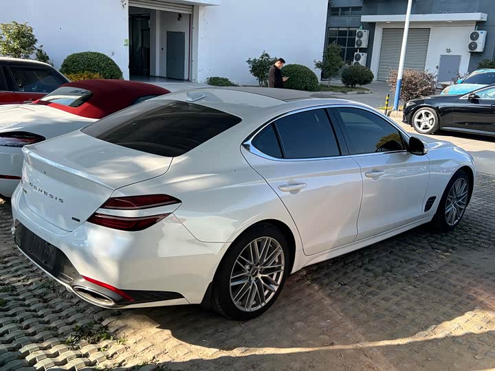 Фото 5 - Genesis G70