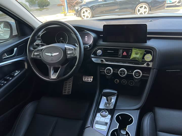 Фото 8 - Genesis G70