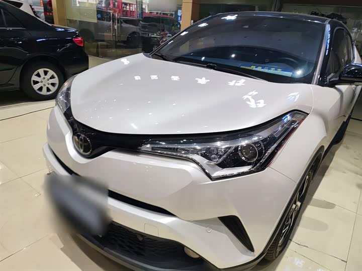 Фото 1 - Toyota C-HR