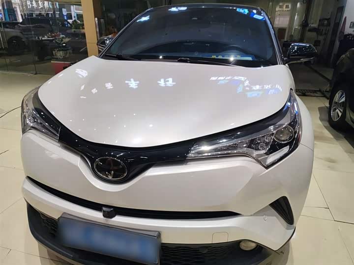 Фото 3 - Toyota C-HR