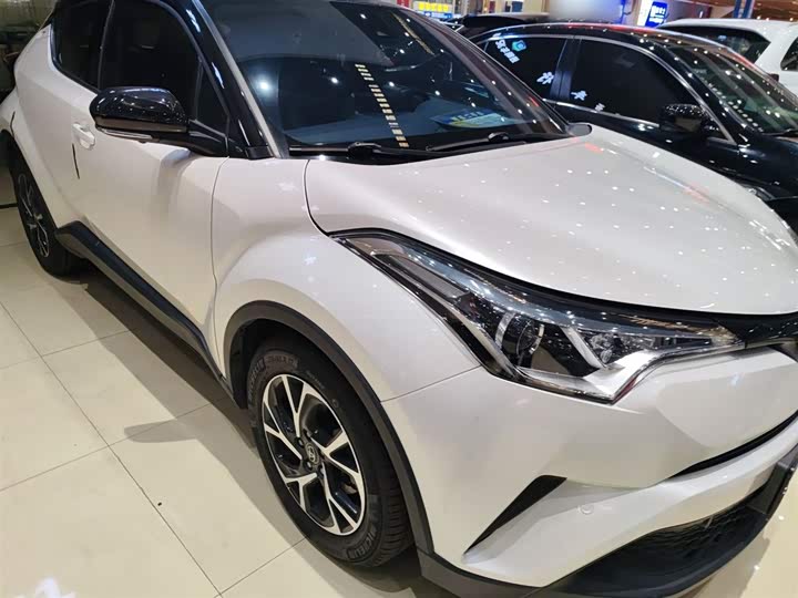 Фото 4 - Toyota C-HR