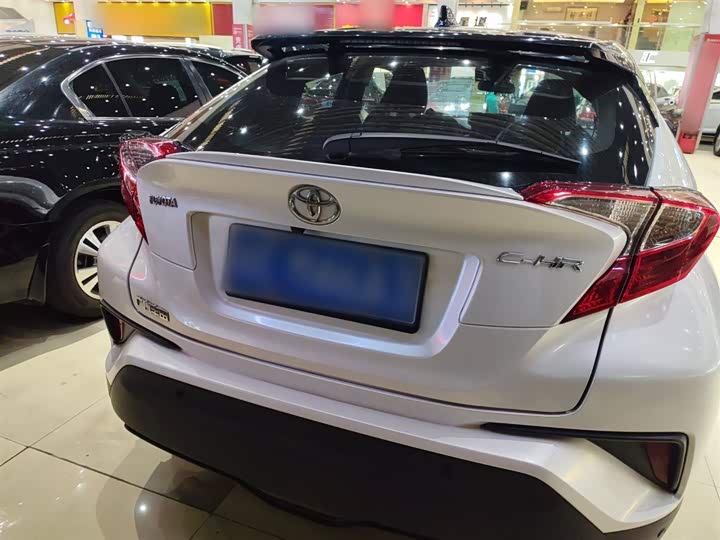 Фото 6 - Toyota C-HR