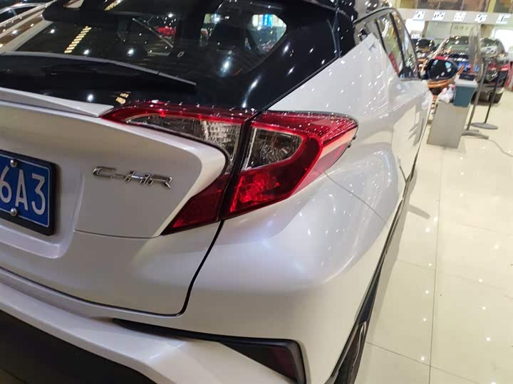 Фото 8 - Toyota C-HR