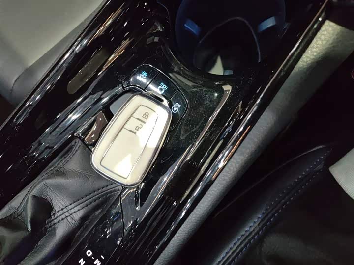 Фото 9 - Toyota C-HR