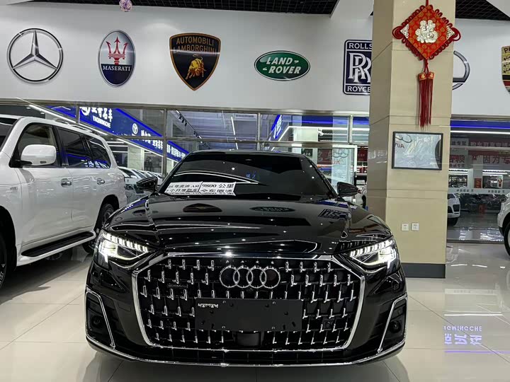 Фото 1 - Audi A8