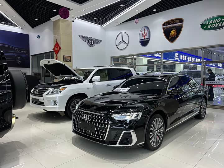 Фото 3 - Audi A8