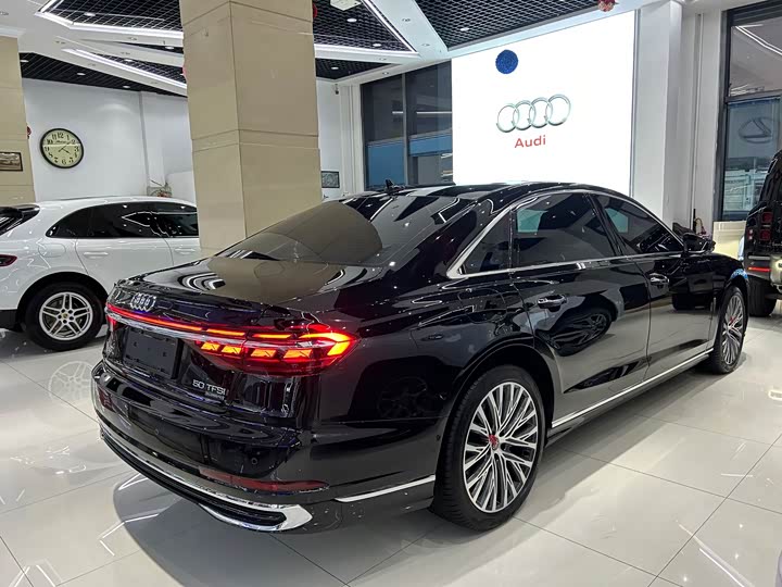 Фото 5 - Audi A8