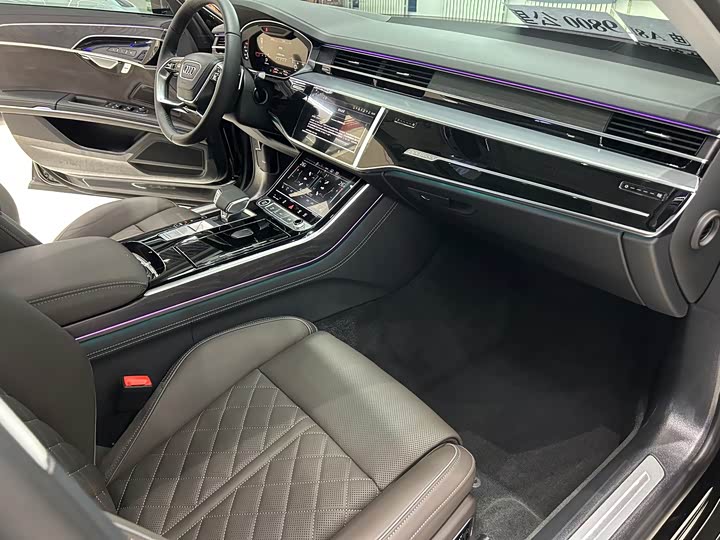 Фото 7 - Audi A8