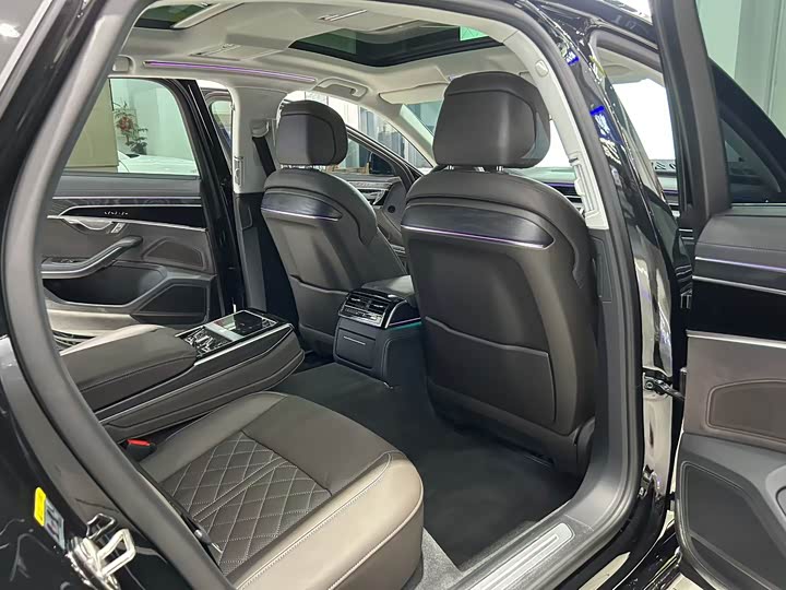 Фото 9 - Audi A8