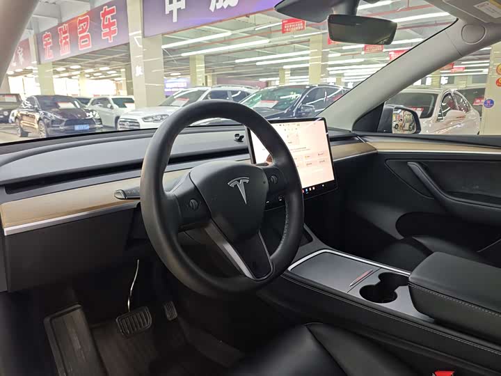 Фото 8 - Tesla Model Y