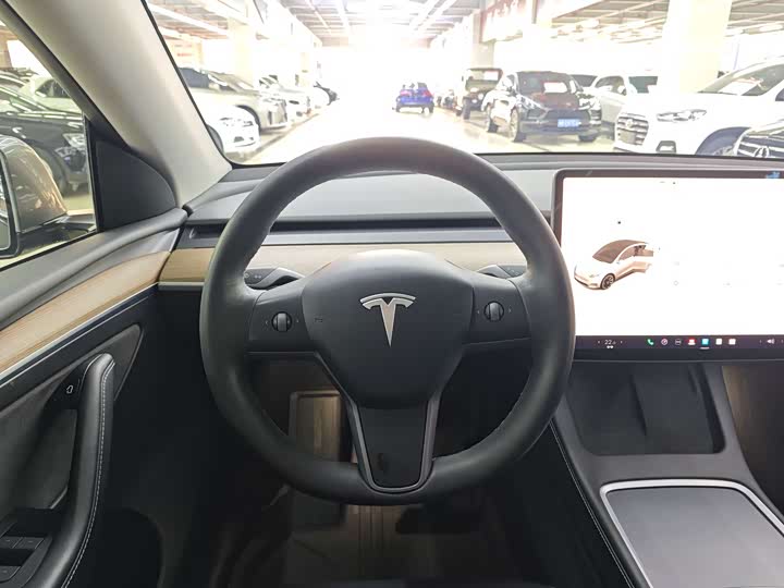 Фото 9 - Tesla Model Y