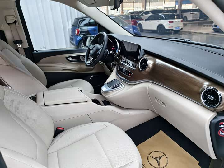 Фото 7 - Mercedes-Benz V-Class