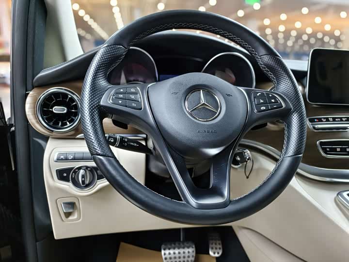 Фото 8 - Mercedes-Benz V-Class