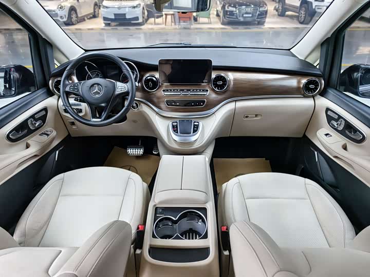 Фото 9 - Mercedes-Benz V-Class