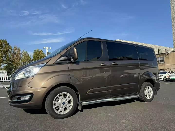 Фото 2 - Ford Tourneo