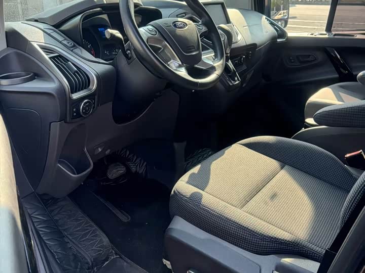 Фото 3 - Ford Tourneo