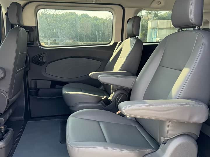 Фото 4 - Ford Tourneo