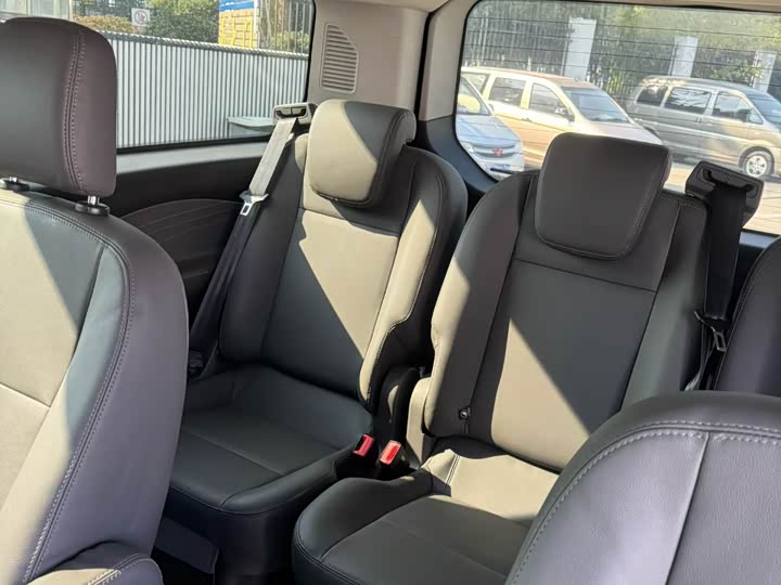 Фото 6 - Ford Tourneo