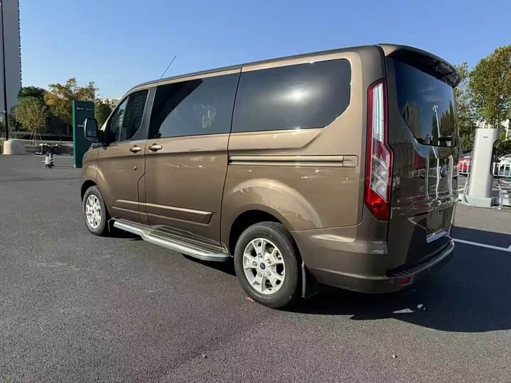 Фото 8 - Ford Tourneo