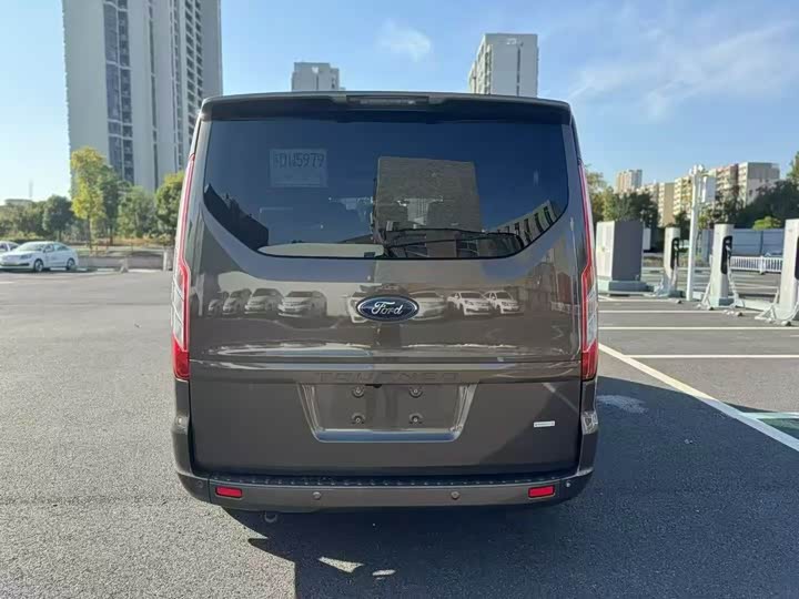 Фото 9 - Ford Tourneo