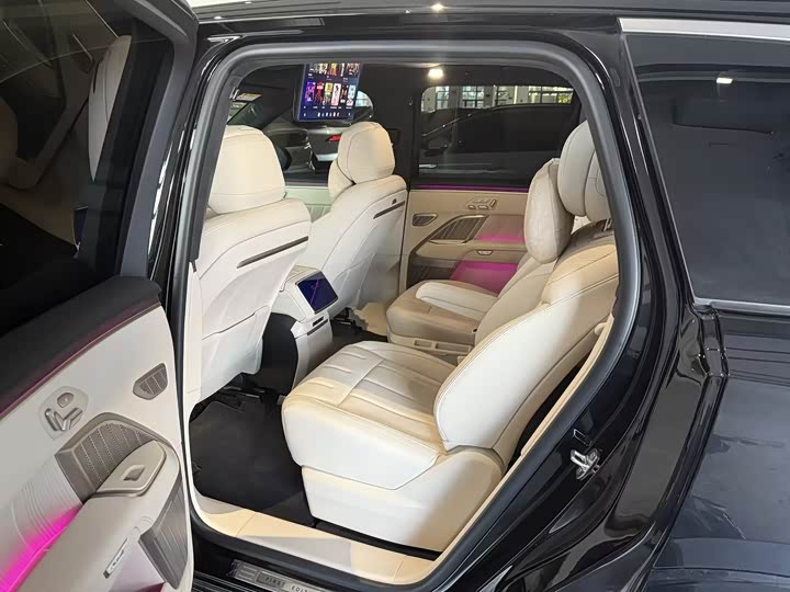 Фото 6 - Nio Onvo L90