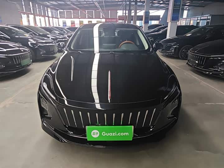 Фото 3 - Hongqi E-QM5