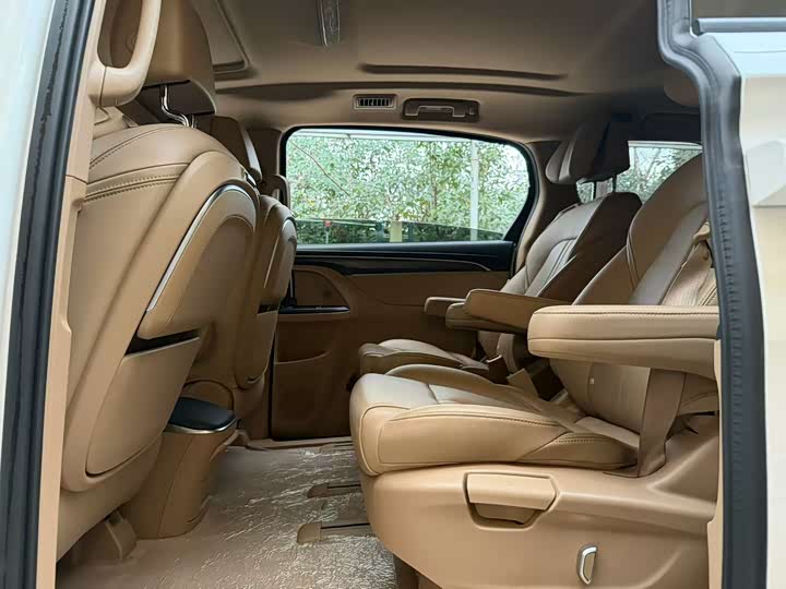 Фото 8 - Buick GL8 ES