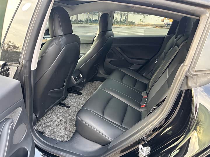 Фото 6 - Tesla Model 3