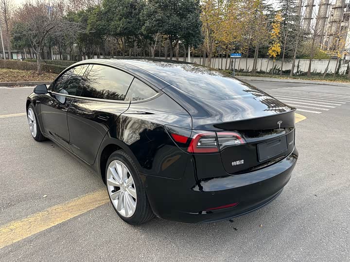Фото 8 - Tesla Model 3