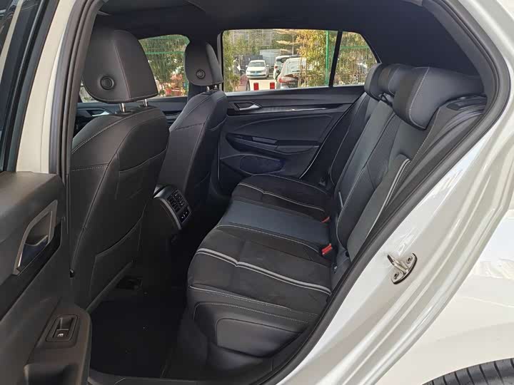 Фото 7 - Volkswagen Golf