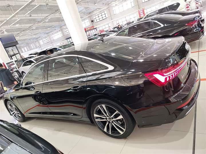 Фото 5 - Audi A6L