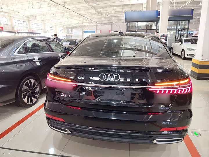 Фото 6 - Audi A6L