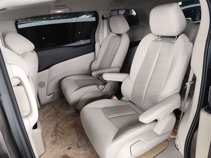 Фото 9 - Buick GL8 ES