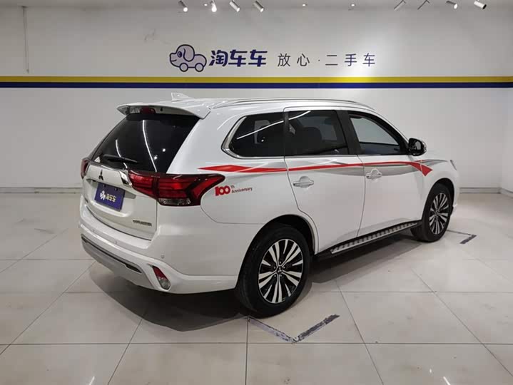 Фото 3 - Mitsubishi Outlander