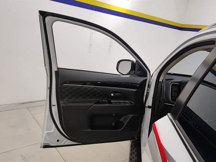 Фото 7 - Mitsubishi Outlander