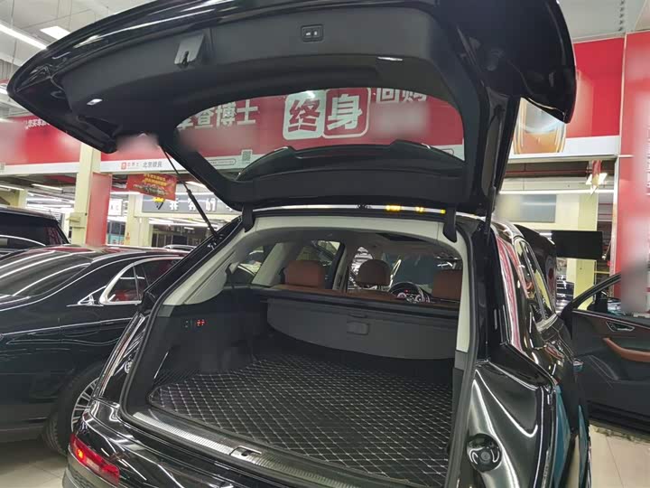 Фото 9 - Audi Q7