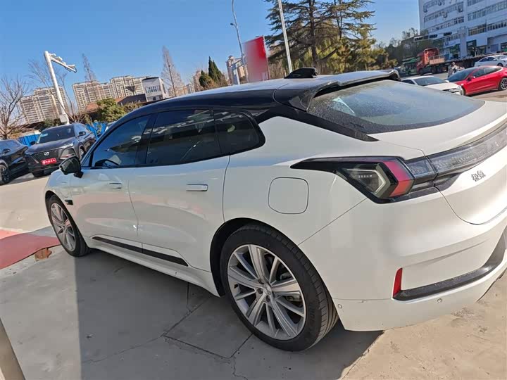 Фото 5 - Zeekr 001