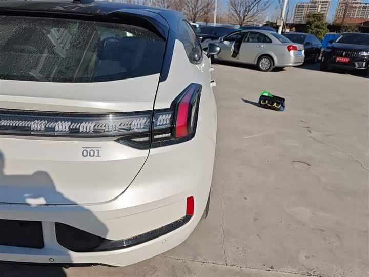 Фото 8 - Zeekr 001