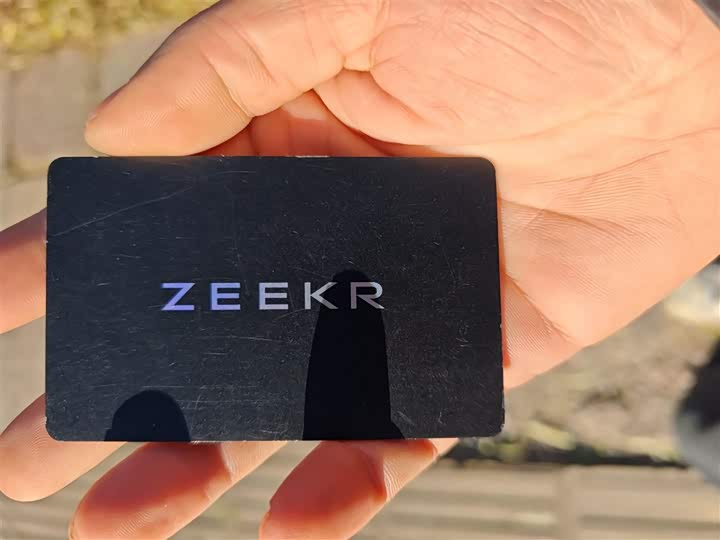 Фото 9 - Zeekr 001