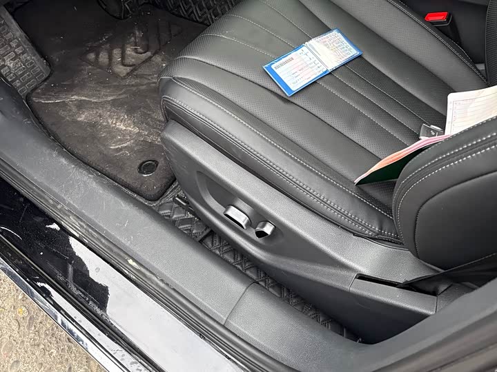 Фото 5 - Hongqi H5