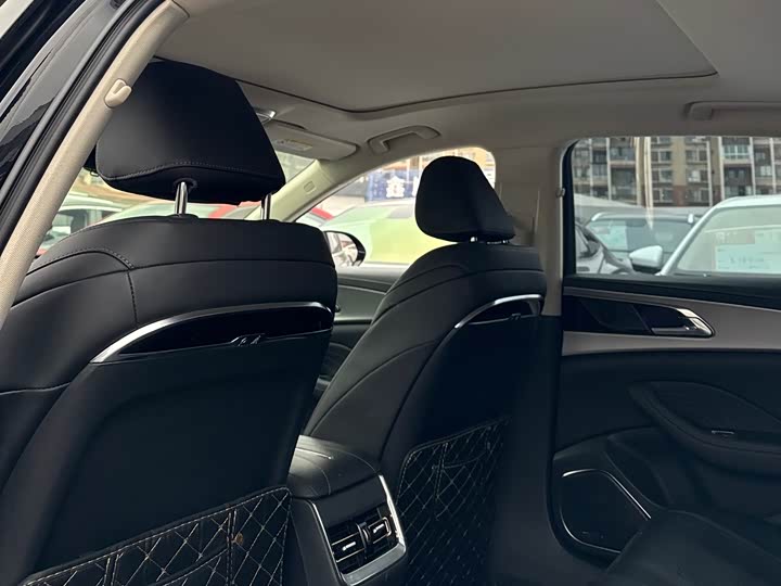 Фото 6 - Hongqi H5