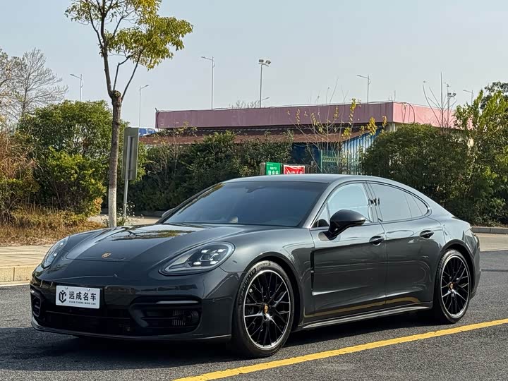 Фото 1 - Porsche Panamera