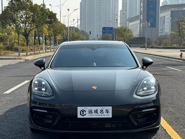 Фото 2 - Porsche Panamera