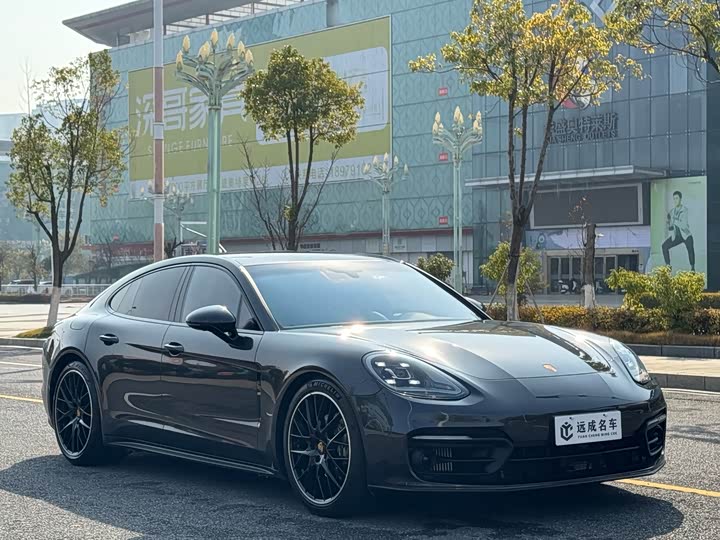 Фото 3 - Porsche Panamera