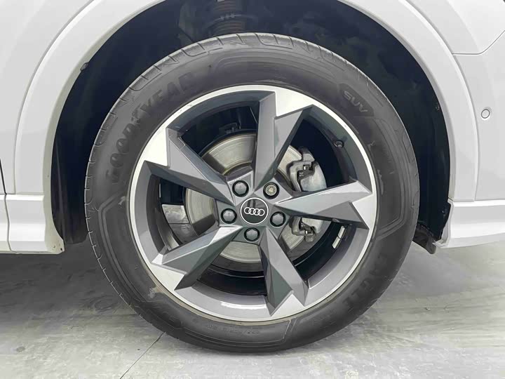 Фото 8 - Audi Q3