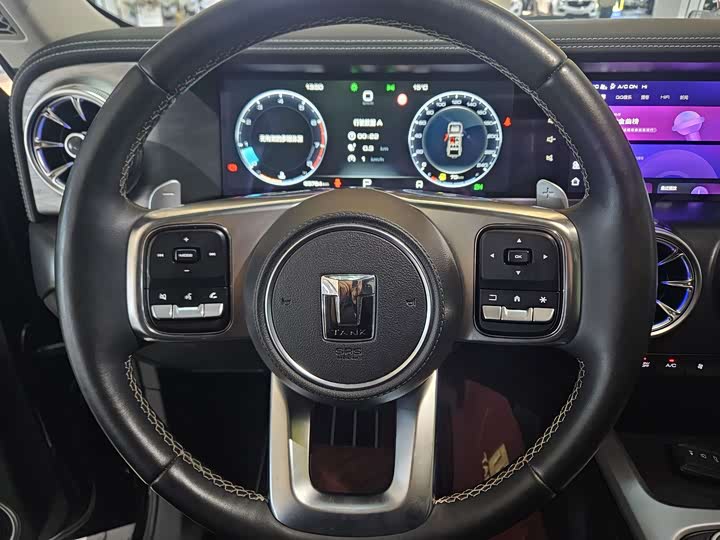 Фото 7 - Tank 300