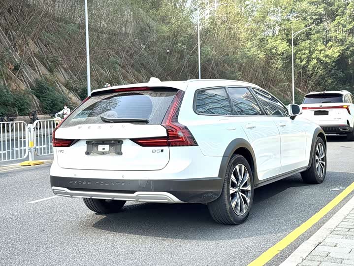 Фото 5 - Volvo V90