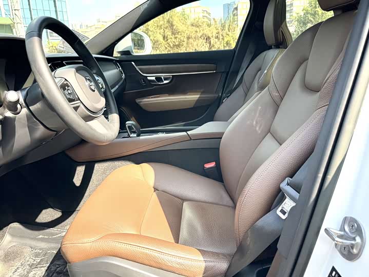 Фото 8 - Volvo V90