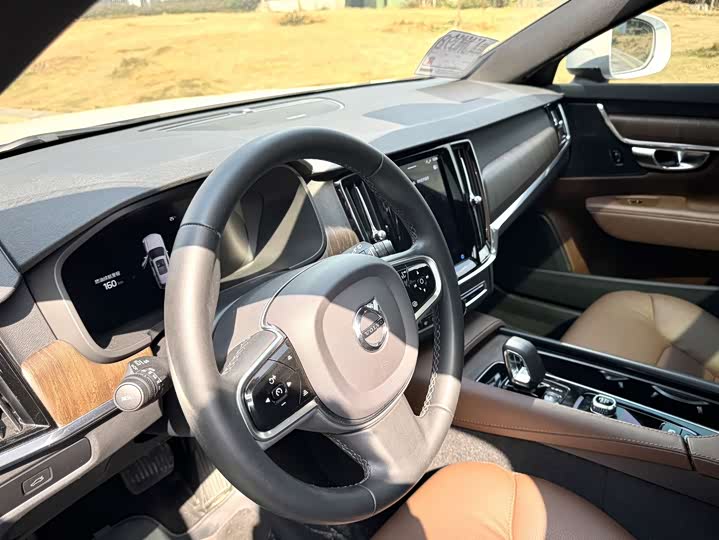 Фото 9 - Volvo V90