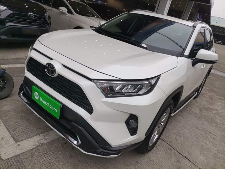 Фото 2 - Toyota RAV4